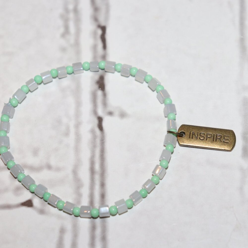 Beautiful glass beaded Inspirational bracelet NWOT 7" "Inspire"